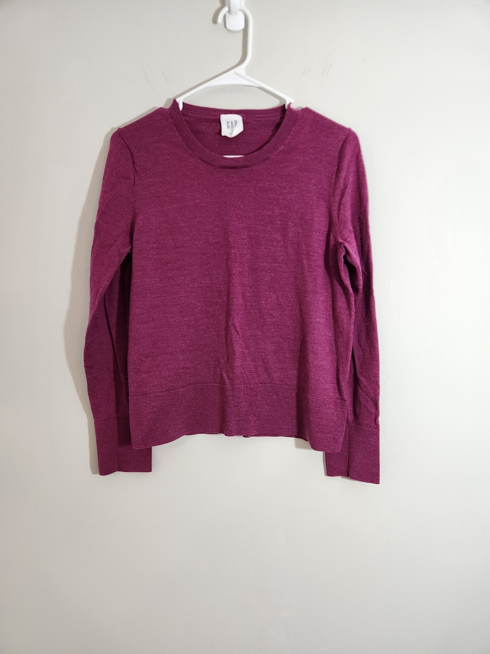 GAP Merino Wool Lightweight Women's Crewneck Sweater Berry Magenta Fuschia Wine